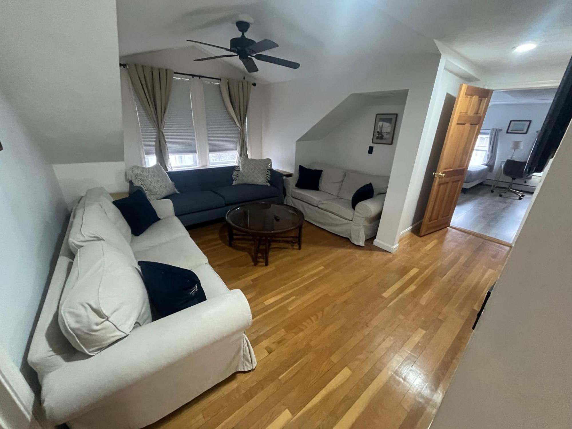 New! Family-friendly Getaway -1 Mi To Dtwn Salem! Apartment *