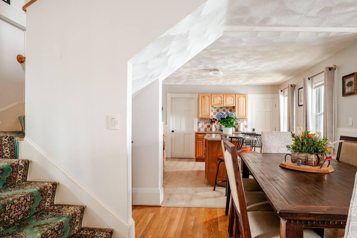 New! Family-friendly Getaway -1 Mi To Dtwn Salem! Apartment Salem