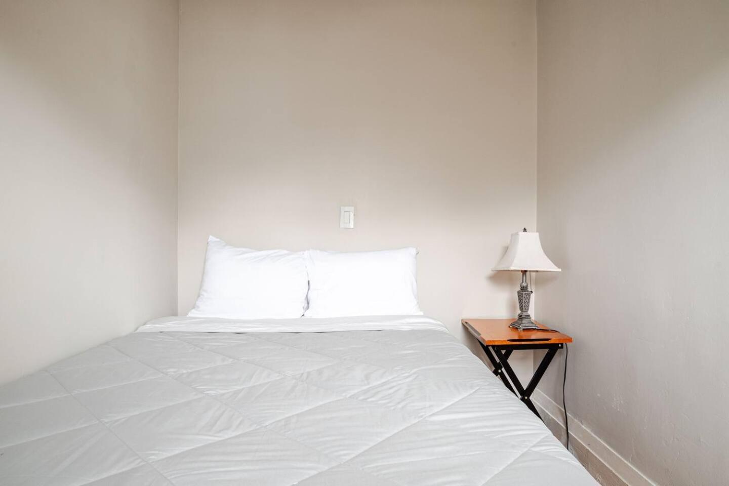 New! Family-friendly Getaway -1 Mi To Dtwn Salem! Apartment Salem