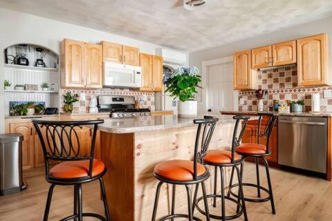 New! Family-friendly Getaway -1 Mi To Dtwn Salem!